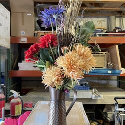 Floral arrangement vase