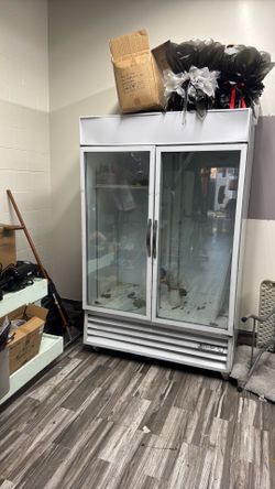 Commercial refrigerator
