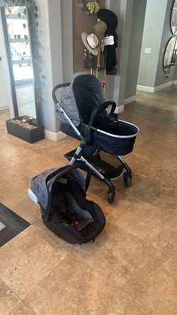 Stroller even Flo pivot travel system