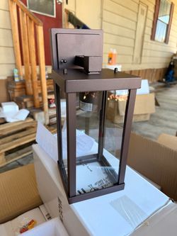 Outdoor light fixtures