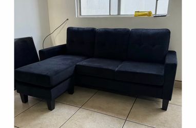 Black Sectional Sofa with Chaise