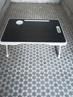 Foldable table