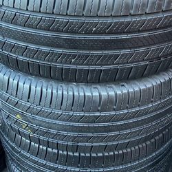4 Llantas Usadas Michelin Defender 235/55/20 $250 las 4