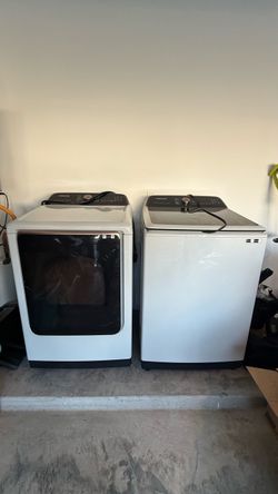 Washer and dryer set- cosmetic scratches fairly new