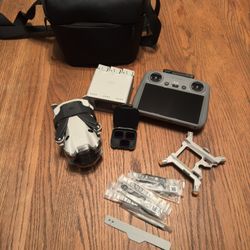 DJI Mini 4 Pro Fly More Combo + RC Screen Controller + Extras (Great Condition) 