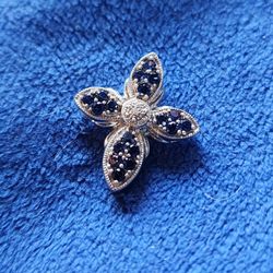 STUNNING Estate 10k White Gold and Saphire Pendant