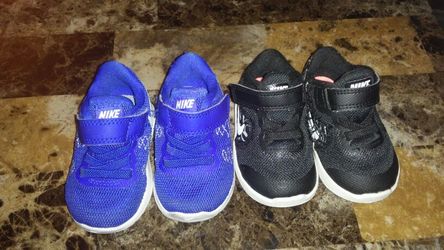 baby nikes hurry now for the low black baby nikes are size 3c the blue ones are 2c