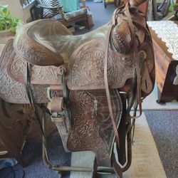 Saddle