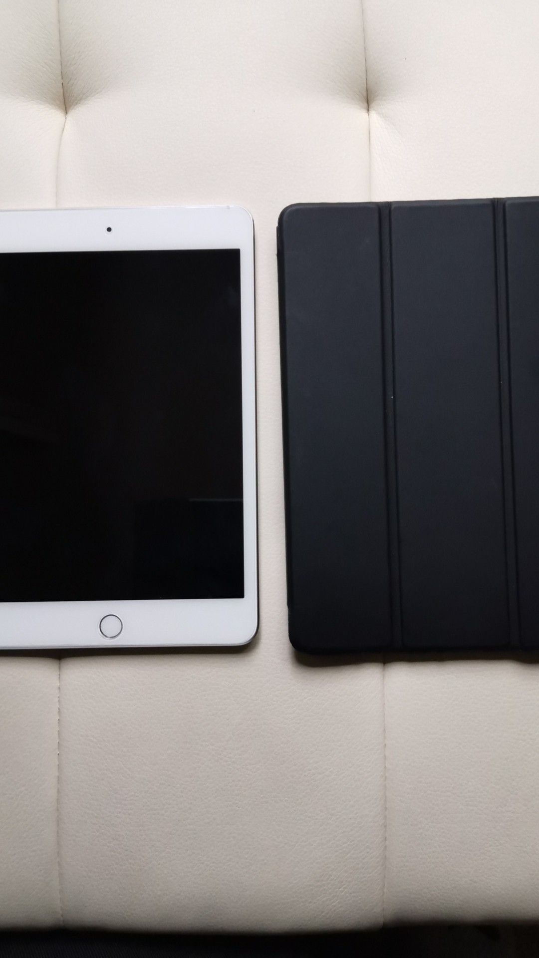 iPad Mini 4 w/ Smart Cover