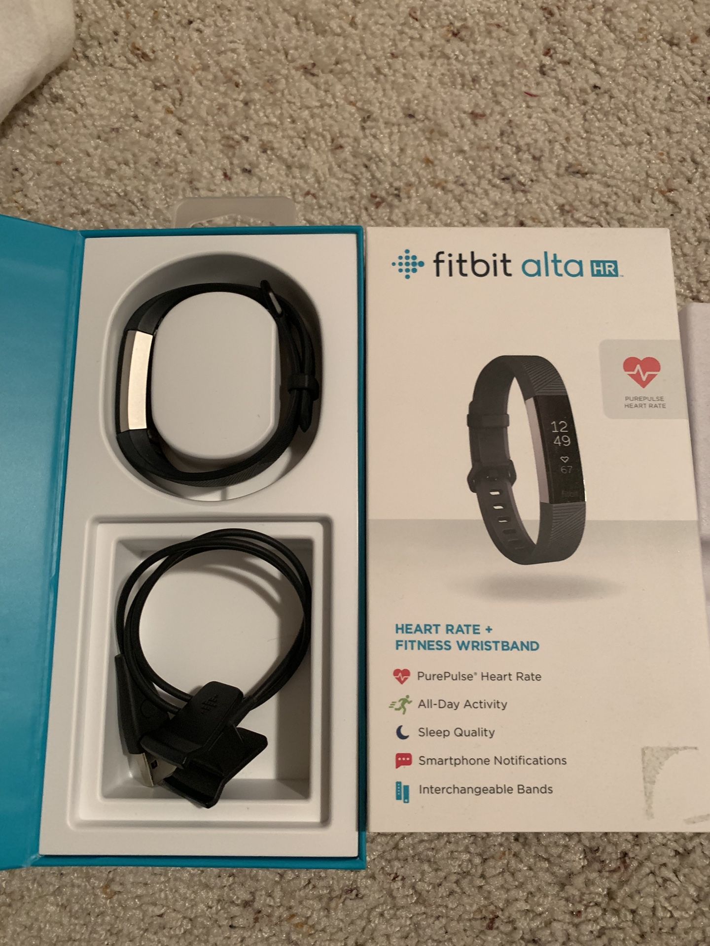 Fitbit ALTA HR size Lg with extra band and charger