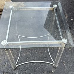 Modern glass top side & end table square L22”*H25”(address in description)   👇delivery 🚚 available within 15 miles for extra $55 delivery fees Pick 