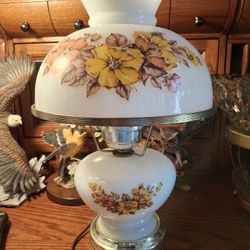  NICE VINTAGE  DECORATIVE GLASS TABLE LAMP WORKS  GOOD   GOOD CONDITION  NO CHIP  Has Top AND BOTTOM LIGHTING 