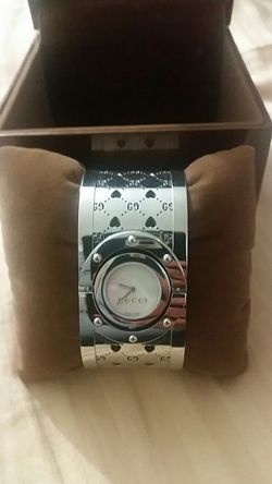 Gucci Twirl Heart Watch