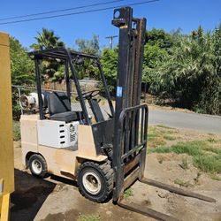 Forklift 3,000lb. Allis Chalmers