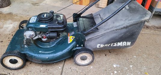 Lawnmower/ corta sacate