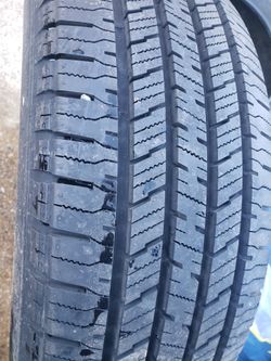 Like New 255/70R17