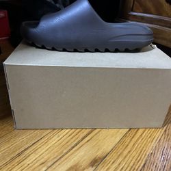 Yeezy Slides Soot 