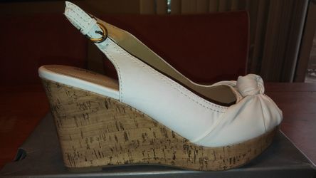 White Wedge Size 8m shoes- New!
