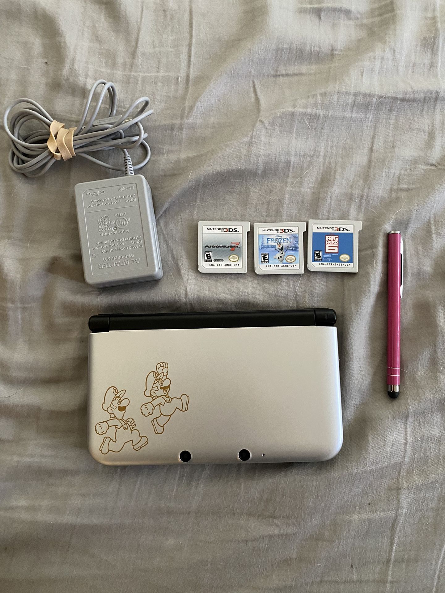 Nintendo 3DS XL The Year Of Luigi 30th Anniversary Game Console + games
