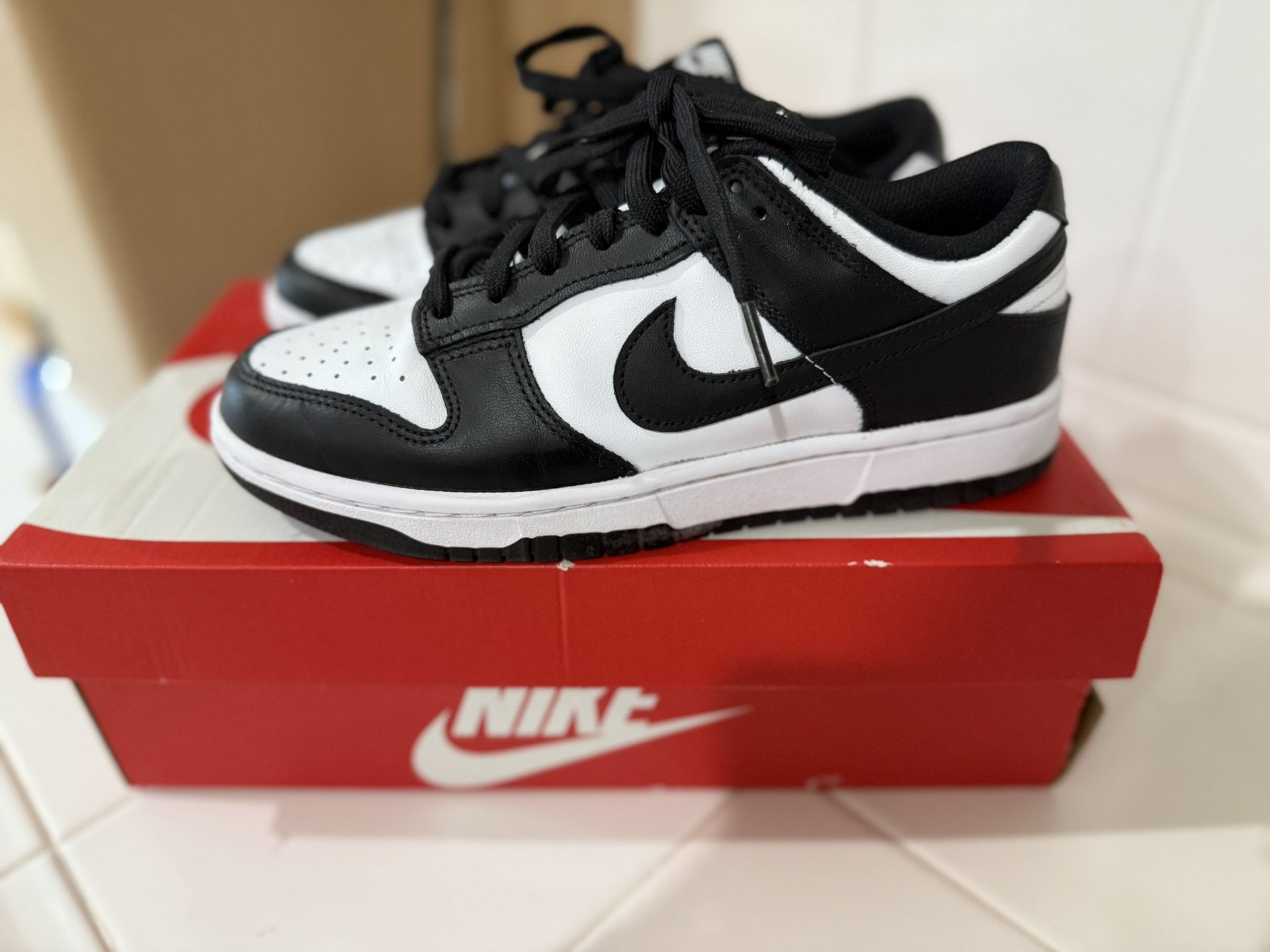 Women’s Nike Low Dunk Pandas 7.5