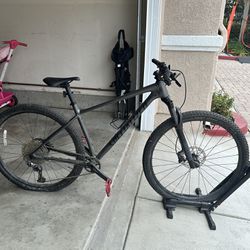 Specialized Tubeless/Tube-In Mountain Bike