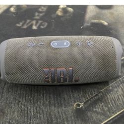JBL Charge 5