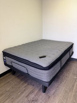 Sealy Full-size adjustable base with Posturepedic 13” Mattress