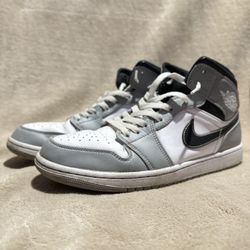 Jordan 1 Mid “ Light Smoke Grey “ 