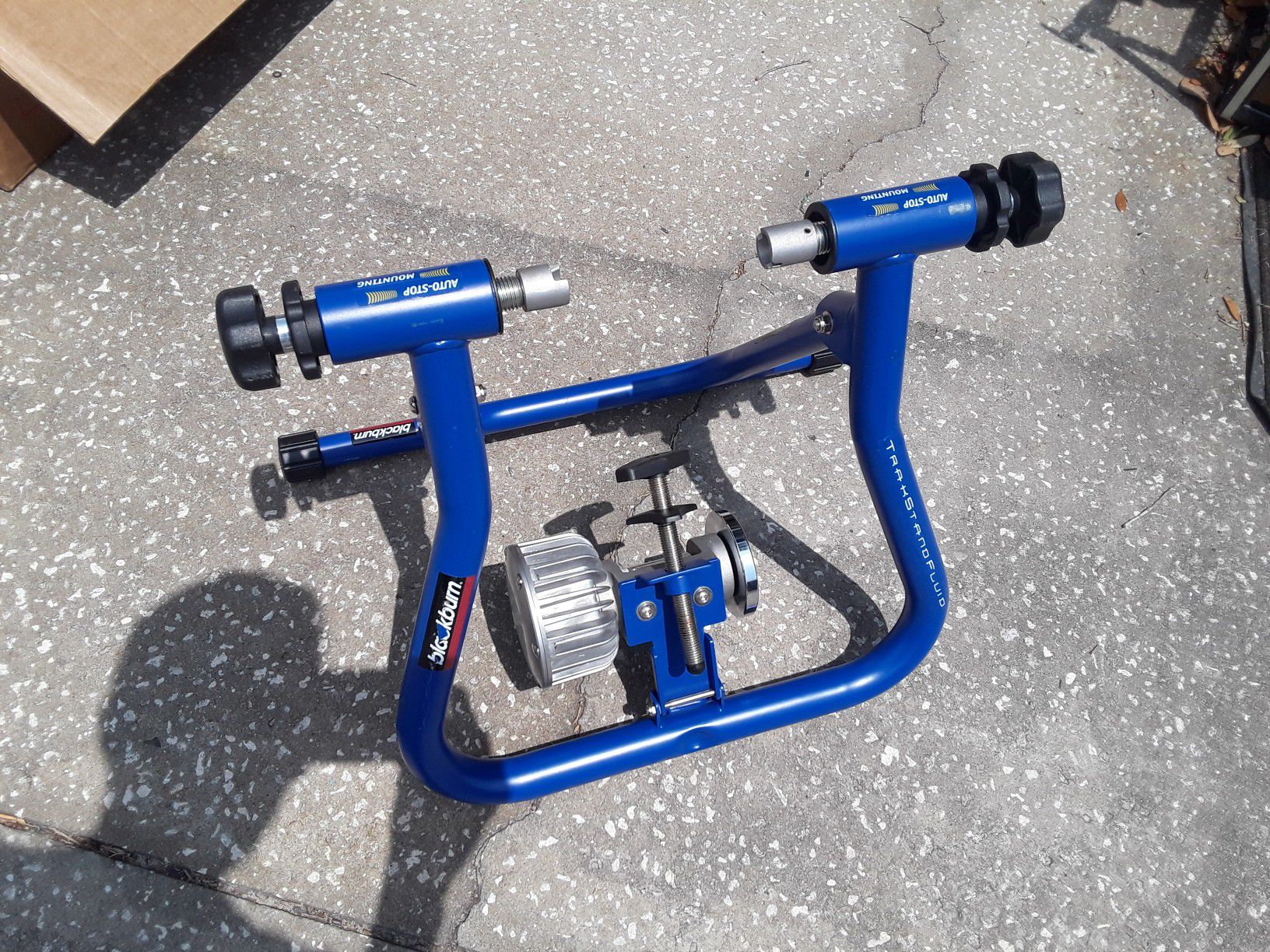 New Blackburn Trakstand Fluid Bicycle Trainer $80 firm.