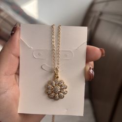 flower necklace 