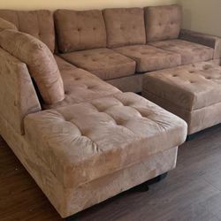 Heights Taupe Reversible Sectional with Storage Ottoman / couch /Living room set