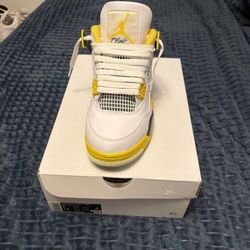 Jordan 4 Vivid sulfur 