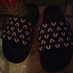 TRUE RELIGION SLIDES 