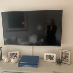 50 INCH LG WebOS Smart TV with AI ThinQ - Hardly Used! - $275