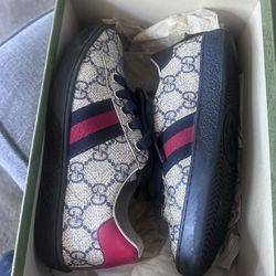 Kids size real Gucci shoes size 30