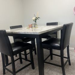 Dinning Table 