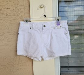 NEW with TAG...GIRL'S SIZE 8 WHITE SHORTS