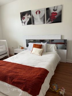 White modern Queen bed set