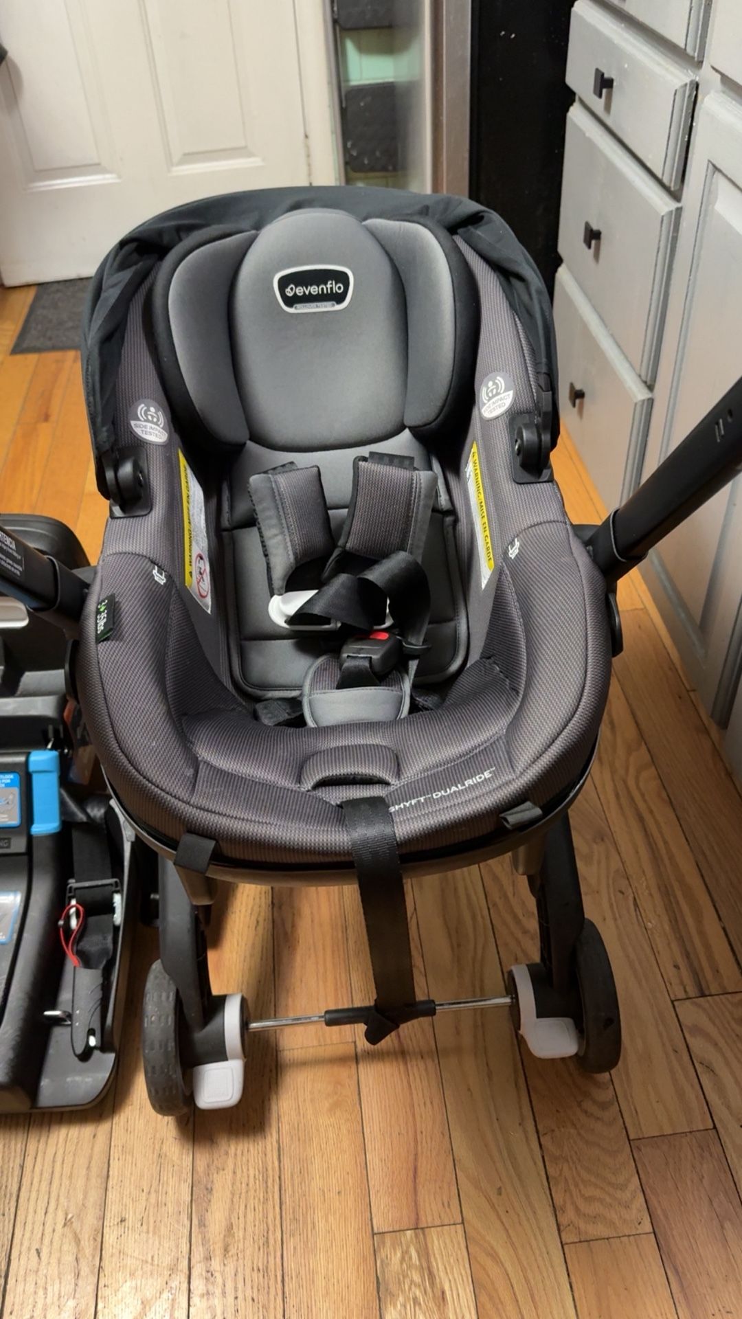 Evenflo Dual Shyft car seat