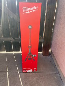Milwaukee M18 Rocket Dual Power Tower Light