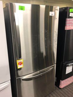 Brand New LG 24 cu. ft. Bottom Freezer Refrigerator in Stainless Steel with Reversible Door (Model:LDCS24223S) BY6