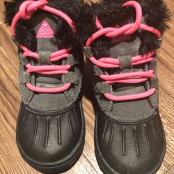 Girls Nike Boots 🥾 