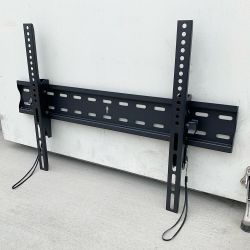 New In Box $15 TV Wall Mount for 37-75 Inches TVs Tilt Bracket VESA 600x400mm, Weight Capacity 110 lbs