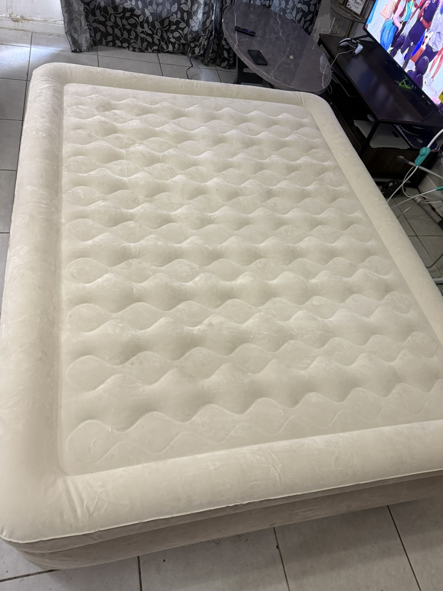 INTEX Dura-Beam Deluxe Queen Ultra-Plush Airbed With Fiber-Tech