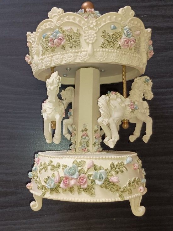 Vintage 1999 Limited Edition Carousel. Like New Condition. Works Great.