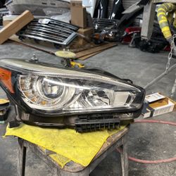 017 2019 Infinity QX70 right side headlight