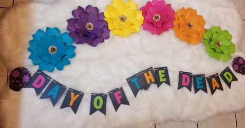 Medium Paper Flowers- & banner