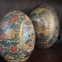 Vintage Hand Painted Chinese SASUMA Oriental Porcelain Large Egg Geisha (2 eggs