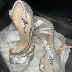 NEW Beautiful Shiny Women’s Heels 