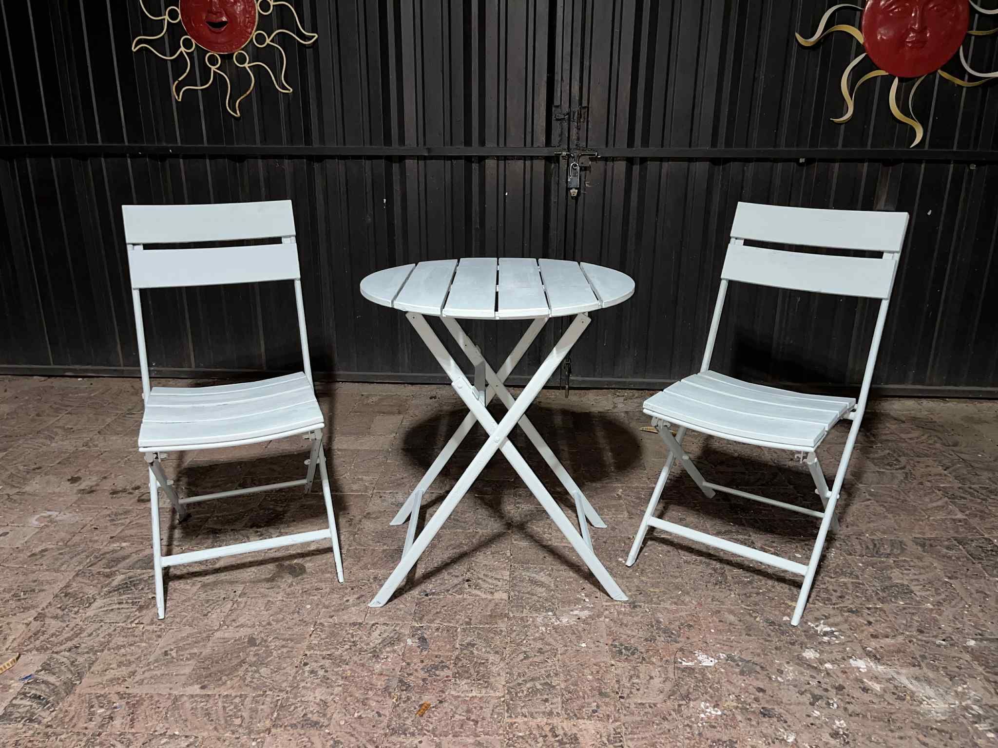 (Fiberglass/Metal) 2 Foldable Chairs & Foldable Table
